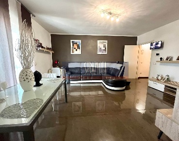 Foto Appartamento in via tommaso romita 5, Modugno di 113 m² con 4 locali