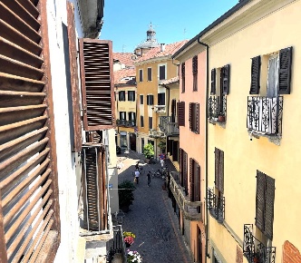 Foto Appartamento in Via Foa 13, Vercelli Centro di 180 m² con 6 locali