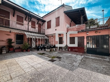 Foto Case semi ndipendenti in via Podgora, Cesano Maderno di 220 m²