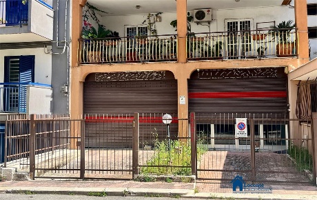 Foto Locale commerciale a Capurso di 170 m² con 1 locali in affitto