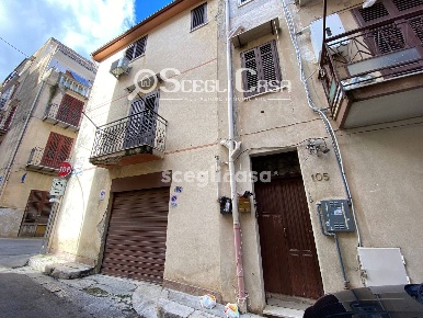 Foto Appartamento in Via Giovanni Badalamenti 105, Carini Centro di 79 m²