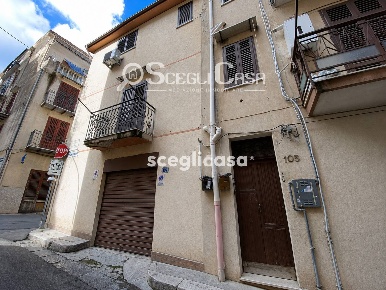 Foto Appartamento in Via Giovanni Badalamenti 105, Carini Centro di 79 m²