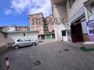 Foto Locale commerciale in Via Tribuni Della Plebe snc, Napoli Soccavo