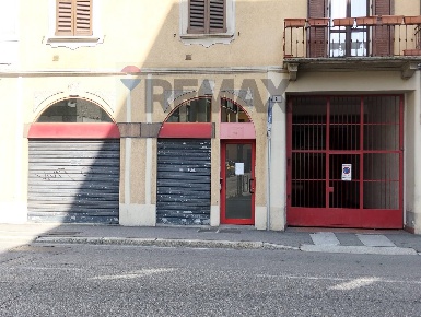 Foto Locale commerciale in Via Delle Medaglie D' Oro 9, Varese Centro