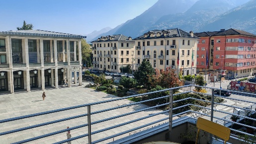 Foto Appartamento in Via Losanna 5, Aosta Centro di 170 m² con 4 locali