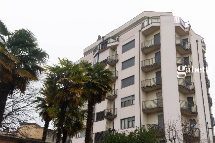 Foto Appartamento in Piazza Italia 8, Merate Centro di 162 m² con 4 locali