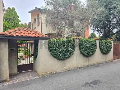 Foto Casa indipendente a Monza San Rocco di 322 m² con 7 locali in vendita