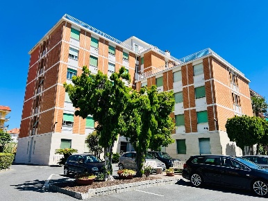Foto Magazzino in via Aurelia 82, San Bartolomeo al Mare Centro di 5 m²