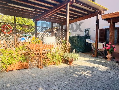 Foto Casa indipendente in Via Per la Val di Cecina 66, Cecina di 141 m²