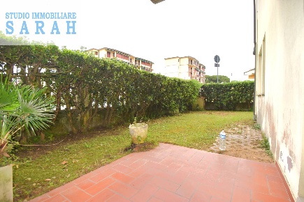 Foto Appartamento in Via Digione, Viareggio di 90 m² con 5 locali