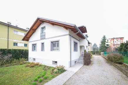 Foto Villa unifamiliare in Via Fratelli Cernuschi 2/bis, Merate Centro
