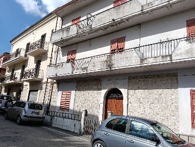 Foto Appartamento in via roma 17, Ceppaloni di 97 m² con 3 locali
