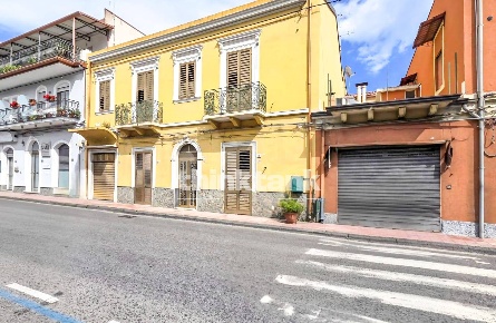 Foto Appartamento in Via Vittorio Emanuele, Giardini-Naxos Centro di 90 m²