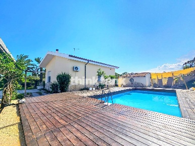 Foto Villa unifamiliare in Via Del Villaggio, Ispica di 139 m² con 8 locali