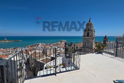 Foto Appartamento in Via Vescovado 26, Vieste Centro di 127 m² con 6 locali