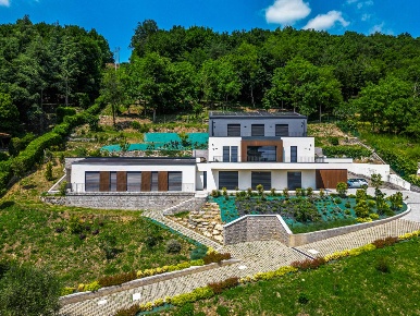 Foto Villa unifamiliare in Via Richetti 18, Ponteranica di 220 m²
