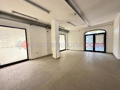 Foto Negozio in PRATANTICO, Arezzo Indicatore di 180 m² con 1 locali