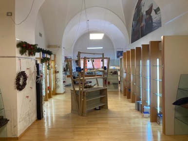 Foto Negozio in Via Cristoforo Colombo 38, Brindisi Centro Storico