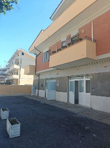 Foto Negozio in dei Nocchieri, Fiumicino Isola Sacra di 150 m² con 8 locali