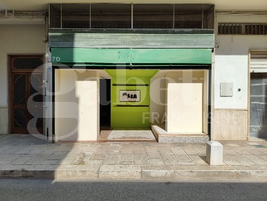 Foto Negozio in Calzaiuoli, Casamassima di 100 m² con 2 locali in vendita