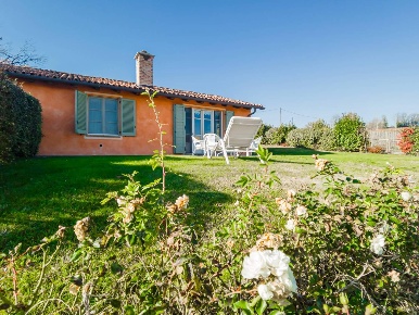 Foto Villa unifamiliare a Grazzano Badoglio Centro di 100 m² con 3 locali