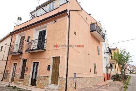 Foto Casa indipendente in Via Petrarca 7, Rignano Garganico di 70 m²