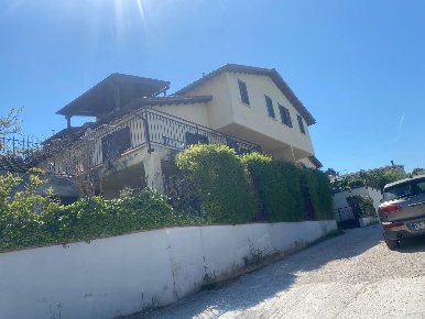 Foto Appartamento in di San Giacomo, Terni Centro Storico di 130 m²