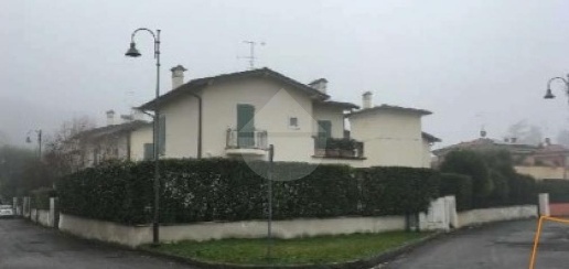 Foto Villa a schiera in Bendusi, Botticino Centro di 269 m² con 9 locali