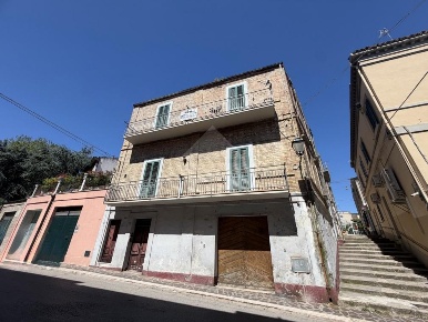 Foto Casa indipendente in Via Canaccio, Vasto di 200 m² con 5 locali