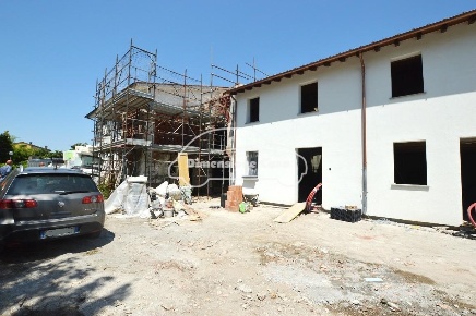 Foto Casa indipendente a Lucca Arancio di 75 m² con 4 locali in vendita