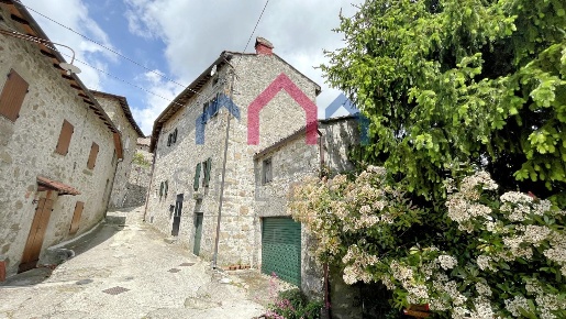 Foto Casa indipendente a Bagni di Lucca Montefegatesi di 70 m² con 4 locali