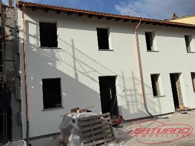Foto Casa indipendente a Lucca Arancio di 120 m² con 4 locali in vendita