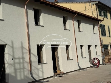Foto Casa indipendente a Lucca Arancio di 105 m² con 4 locali in vendita