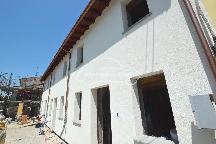 Foto Casa indipendente a Lucca Arancio di 105 m² con 4 locali in vendita