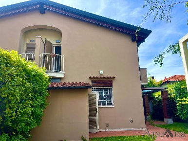 Foto Villa a schiera a Montignoso Debbia, Cervaiolo di 83 m² con 3 locali