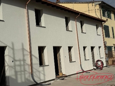 Foto Casa indipendente a Lucca Arancio di 105 m² con 4 locali in vendita