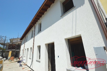 Foto Casa indipendente a Lucca Arancio di 105 m² con 4 locali in vendita