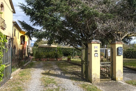 Foto Casale a Fauglia Valtriano di 230 m² con 7 locali in vendita