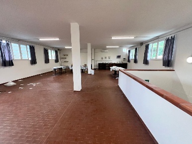 Foto Capannone industriale a Montelupo Fiorentino di 1340 m² con 6 locali