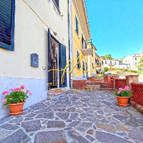 Foto Appartamento a Pomarance Montecerboli di 70 m² con 4 locali in vendita