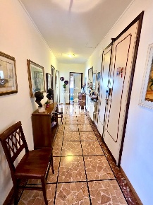 Foto Appartamento a Viareggio Centro di 120 m² con 6 locali in vendita