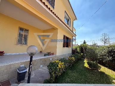 Foto Appartamento in Via Monte Frasca, Siracusa Epipoli con 3 locali