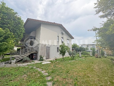 Foto Casa indipendente in Via Cellina 3, Cordenons Centro di 265 m²