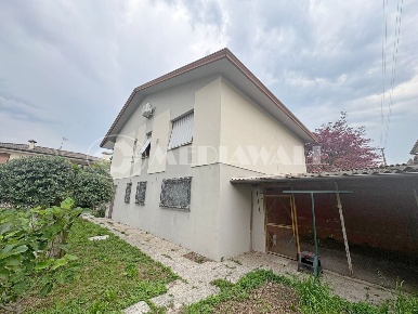 Foto Casa indipendente in Via Cellina 3, Cordenons Centro di 265 m²