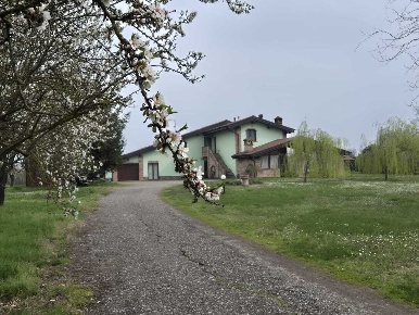 Foto Casale in Via San Biagio, Borgonovo Val Tidone di 410 m² con 11 locali