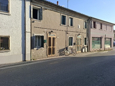 Foto Appartamento in Via Massimo D'Azeglio 4, Rovigo di 85 m² con 5 locali