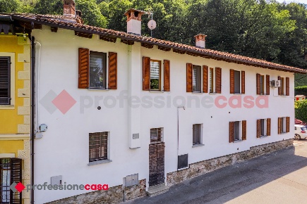 Foto Casa indipendente in Via istituto pollano 8, Cavour Centro di 245 m²