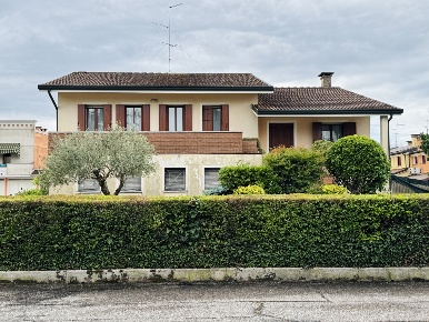 Foto Casa indipendente in Via ROMA SNC, Borgo Veneto di 250 m² con 4 locali
