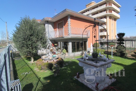 Foto Villa singola in Viale Stelvio 94, Busto Arsizio Ospedale di 300 m²