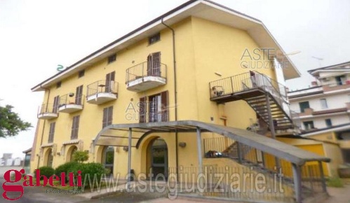Foto Negozio in Via Giuseppe Verdi 3, Cherasco Roreto di 300 m² in vendita